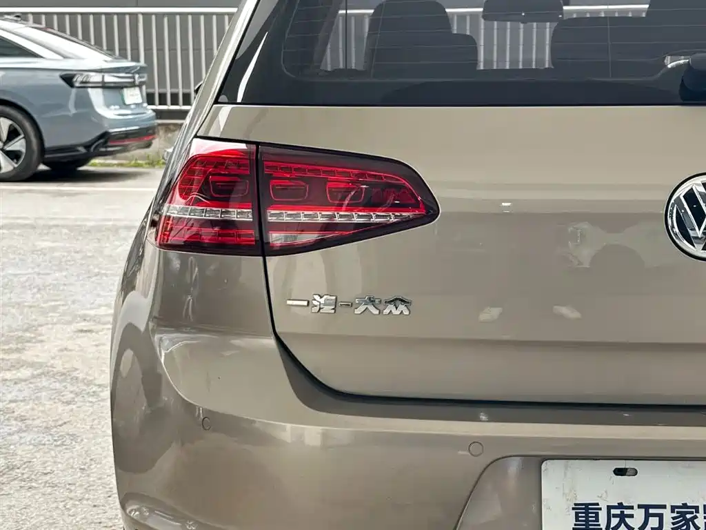 Volkswagen Golf 2017 230TSI Auto Comfort Millionth Anniversary Edition фото 15