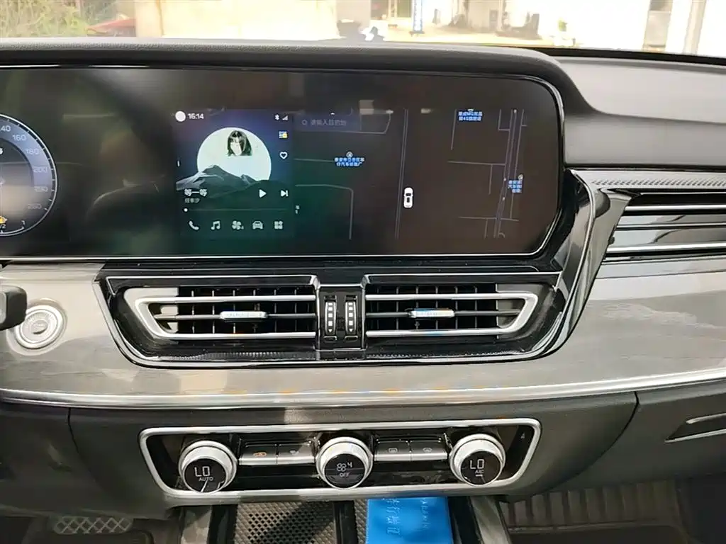 Hongqi HS5 2023 2.0T 4WD Flag Leader Pro фото 13