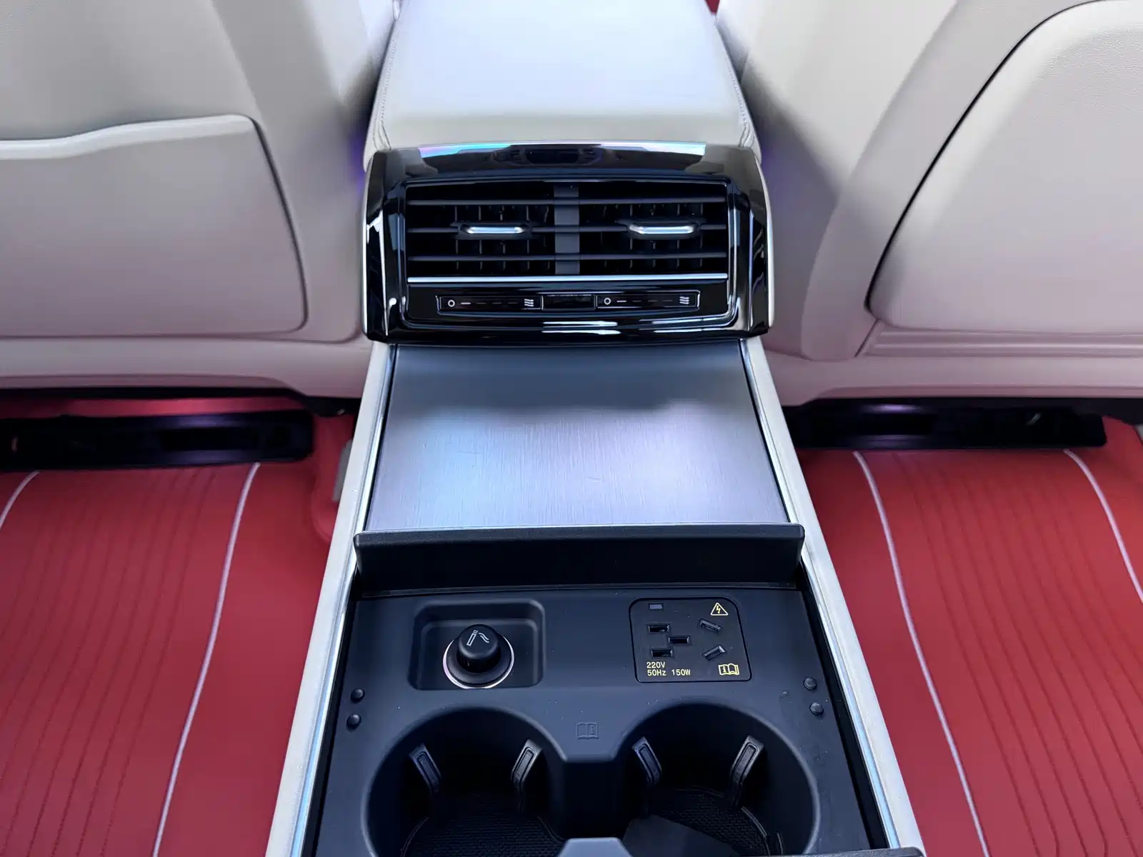 Фото 13 - Audi A8