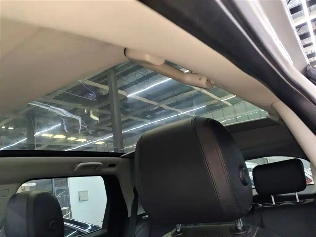 Land Rover Discovery Sport 2018 240PS SE Edition фото 18