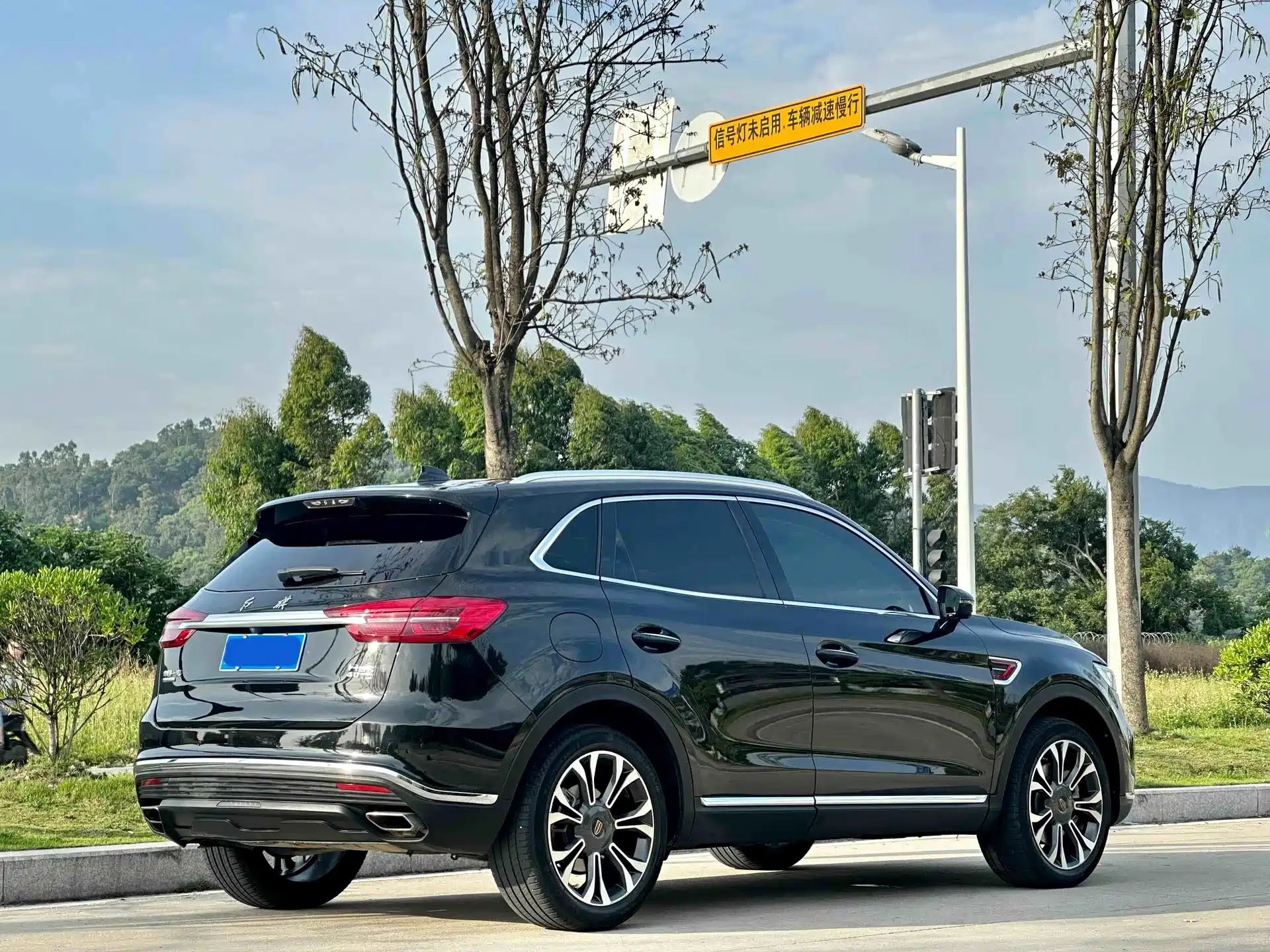 Photo 3 - Hongqi HS5