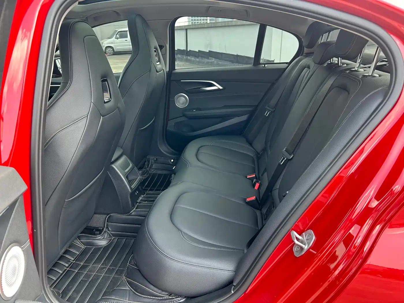 BMW 1 Series 2023 125i M Sport Shadow Edition фото 10