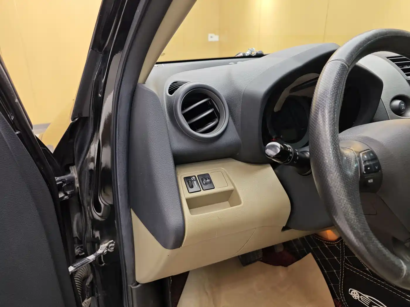 Toyota RAV4 Rongfang 2011 2.4L Automatic 4WD Luxury Edition фото 12