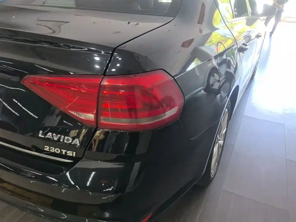 Volkswagen Lavida 2017 230TSI DSG Comfort Edition фото 8