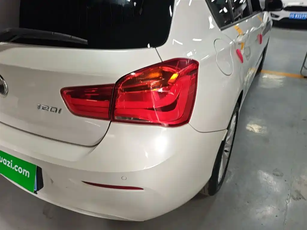 BMW 1 Series (Import) 2016 120i Leading Model фото 8