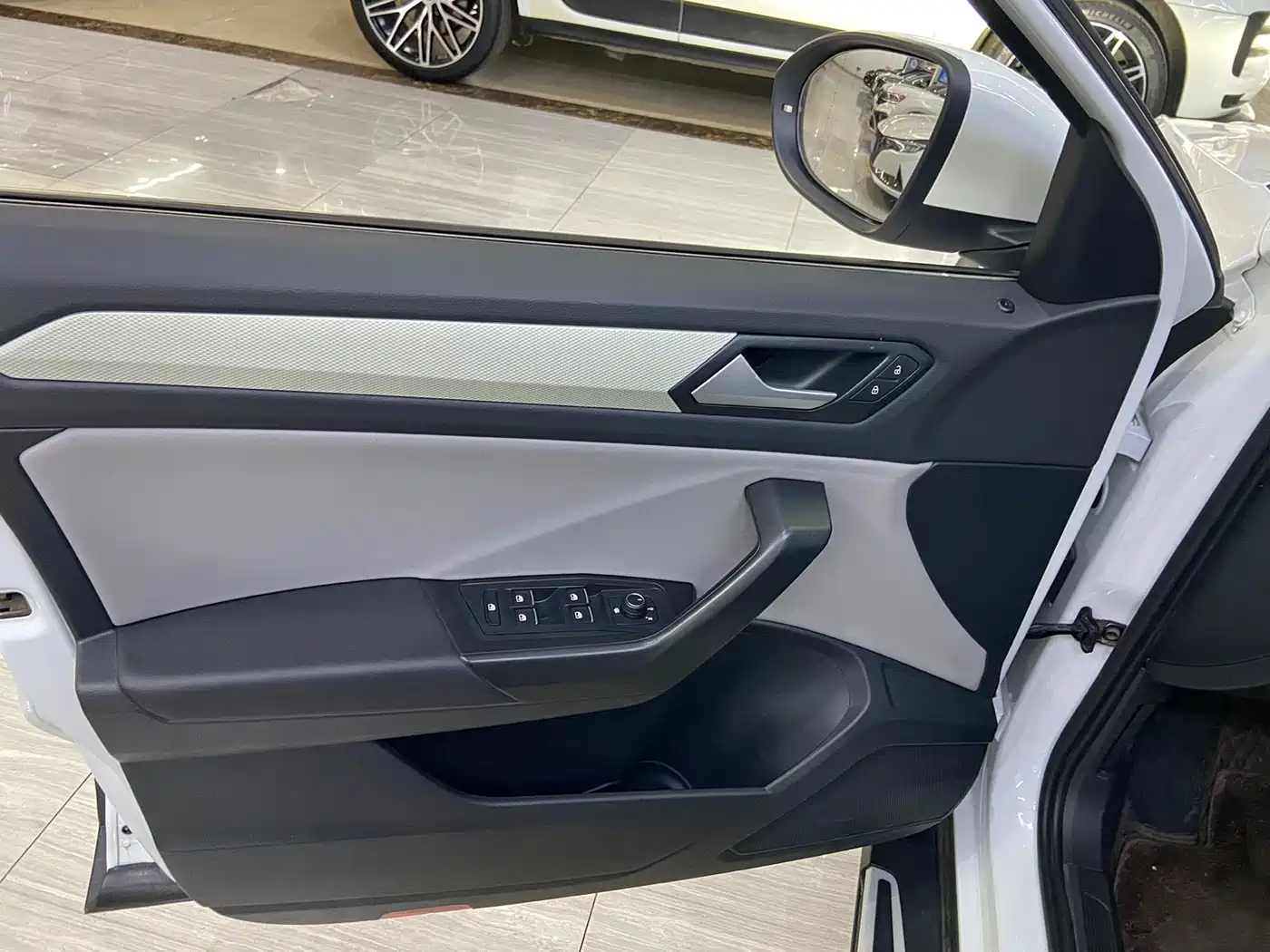 Volkswagen T-ROC 2023 280TSI DSG 2WD Time Edition фото 16