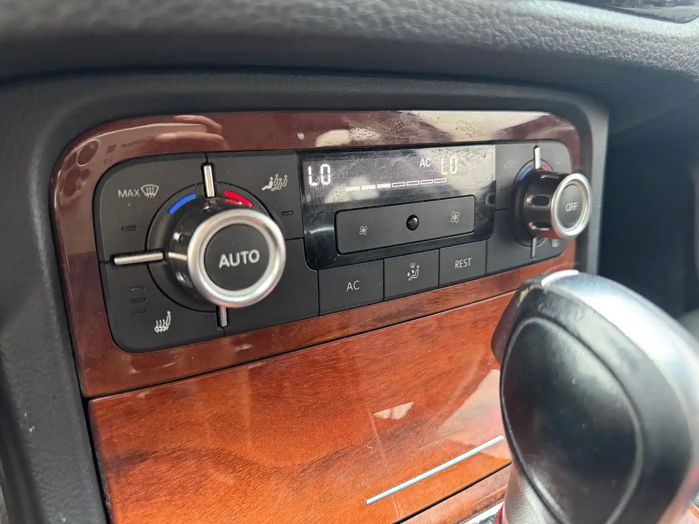 Volkswagen Touareg 2011 3.0TDI Diesel Standard фото 11