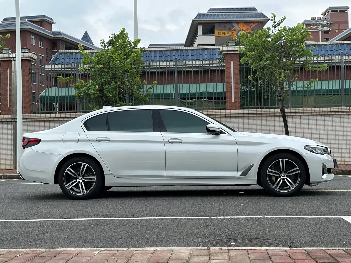 BMW 5 Series 2023 530Li Leading Luxury Package фото 16
