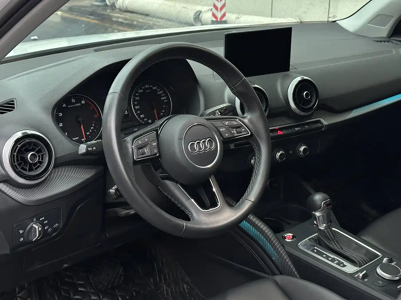 Photo 4 - Audi Q2L