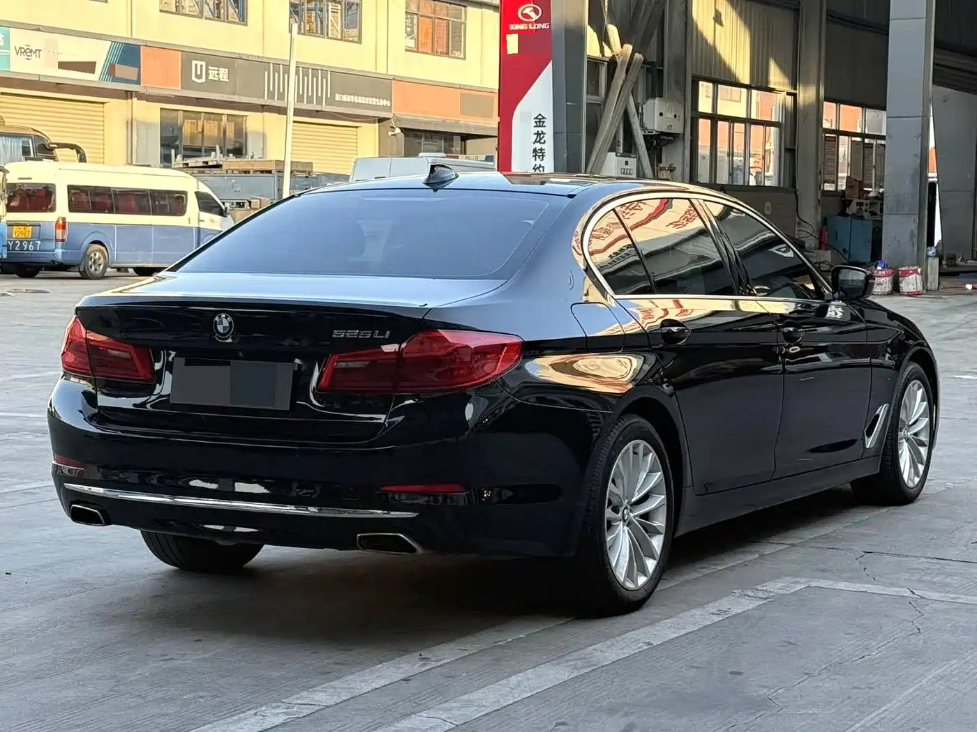 BMW 5 Series 2018 525Li Luxury Package фото 9