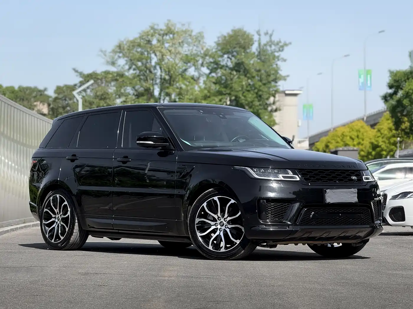 Land Rover Range Rover Sport 2021 3.0 L6 Gloss Black Edition фото 3