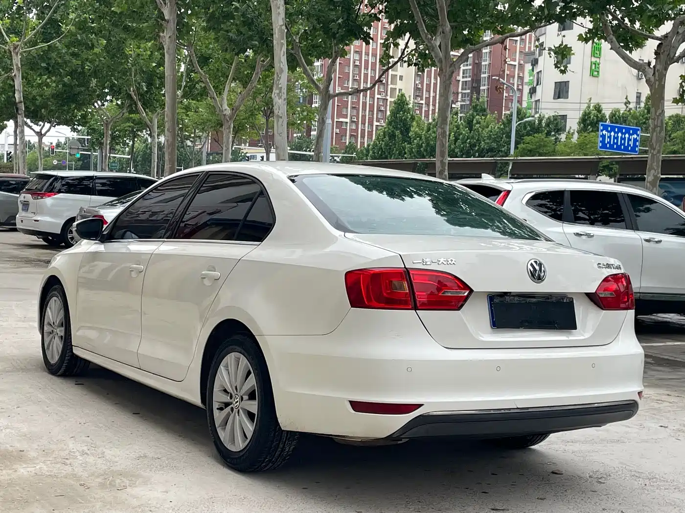 Volkswagen Sagitar 2014 Facelift 1.6L Automatic Comfort фото 7
