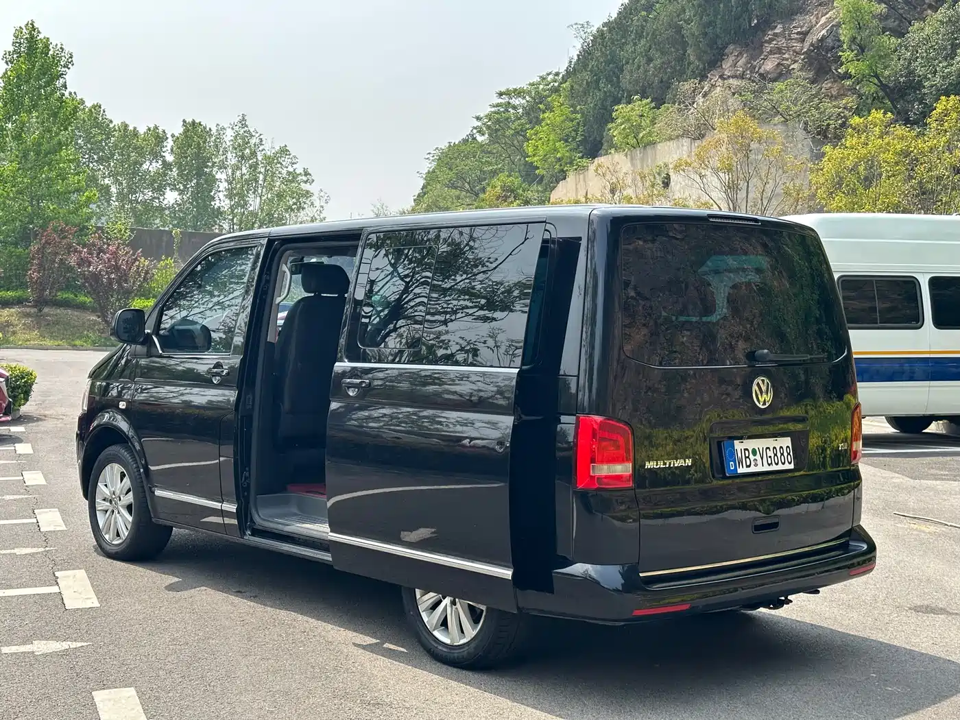 Volkswagen Multivan 2012 2.0TSI 2WD Luxury Edition фото 8