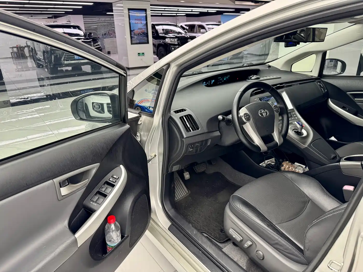 Toyota Prius 2012 1.8L Luxury фото 13