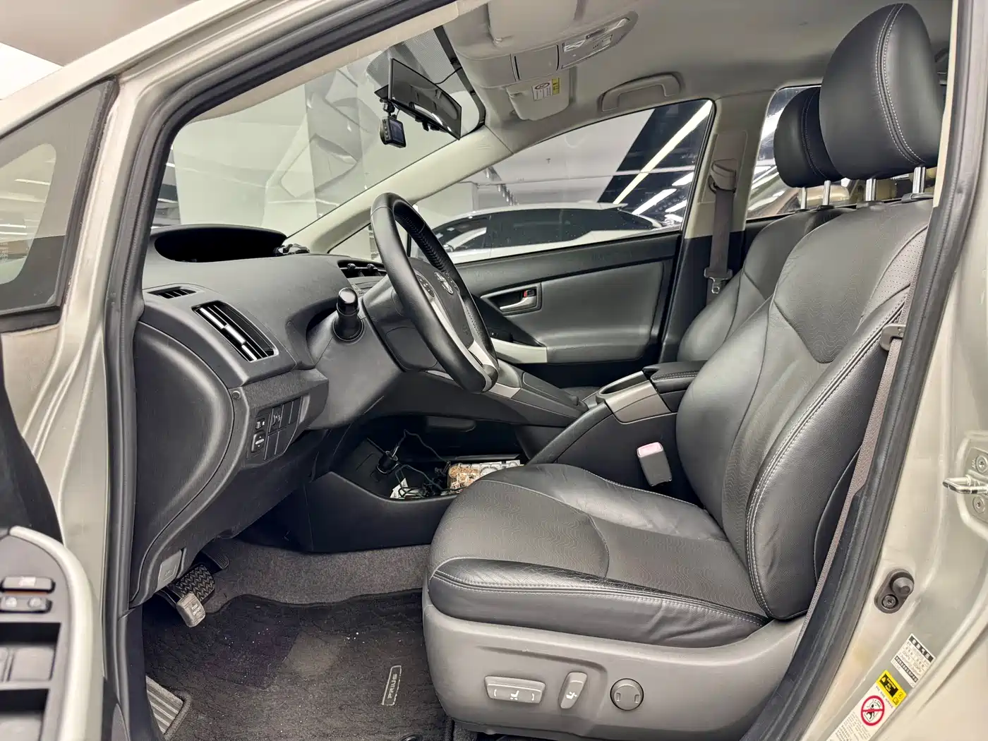 Toyota Prius 2012 1.8L Luxury фото 16