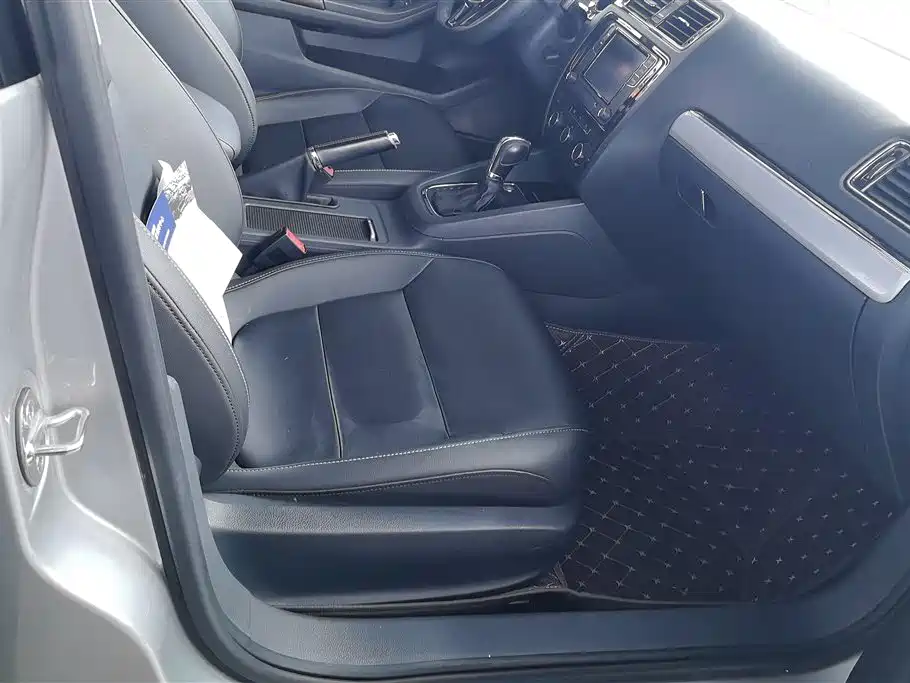 Volkswagen Sagitar 2017 1.6L Automatic Comfort фото 8