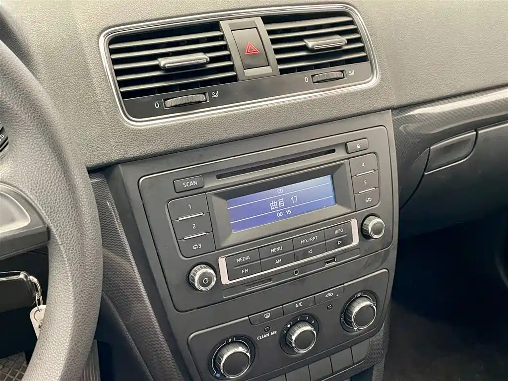 Škoda Yeti 2016 1.4TSI DSG Forward Edition фото 10