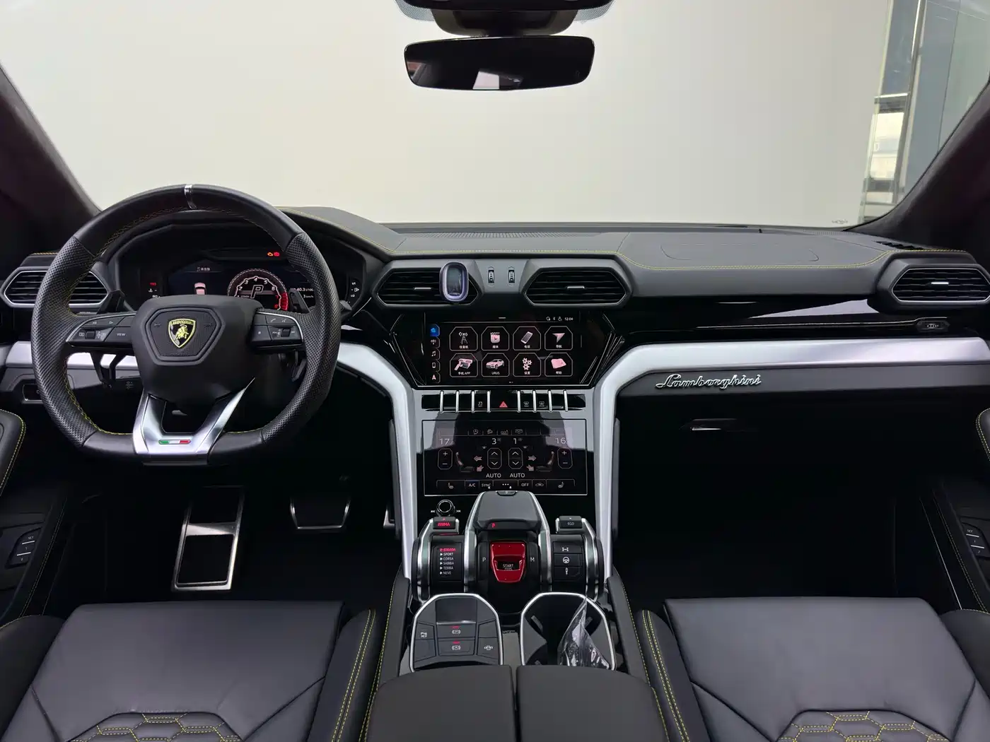 Фото 9 - Lamborghini Urus
