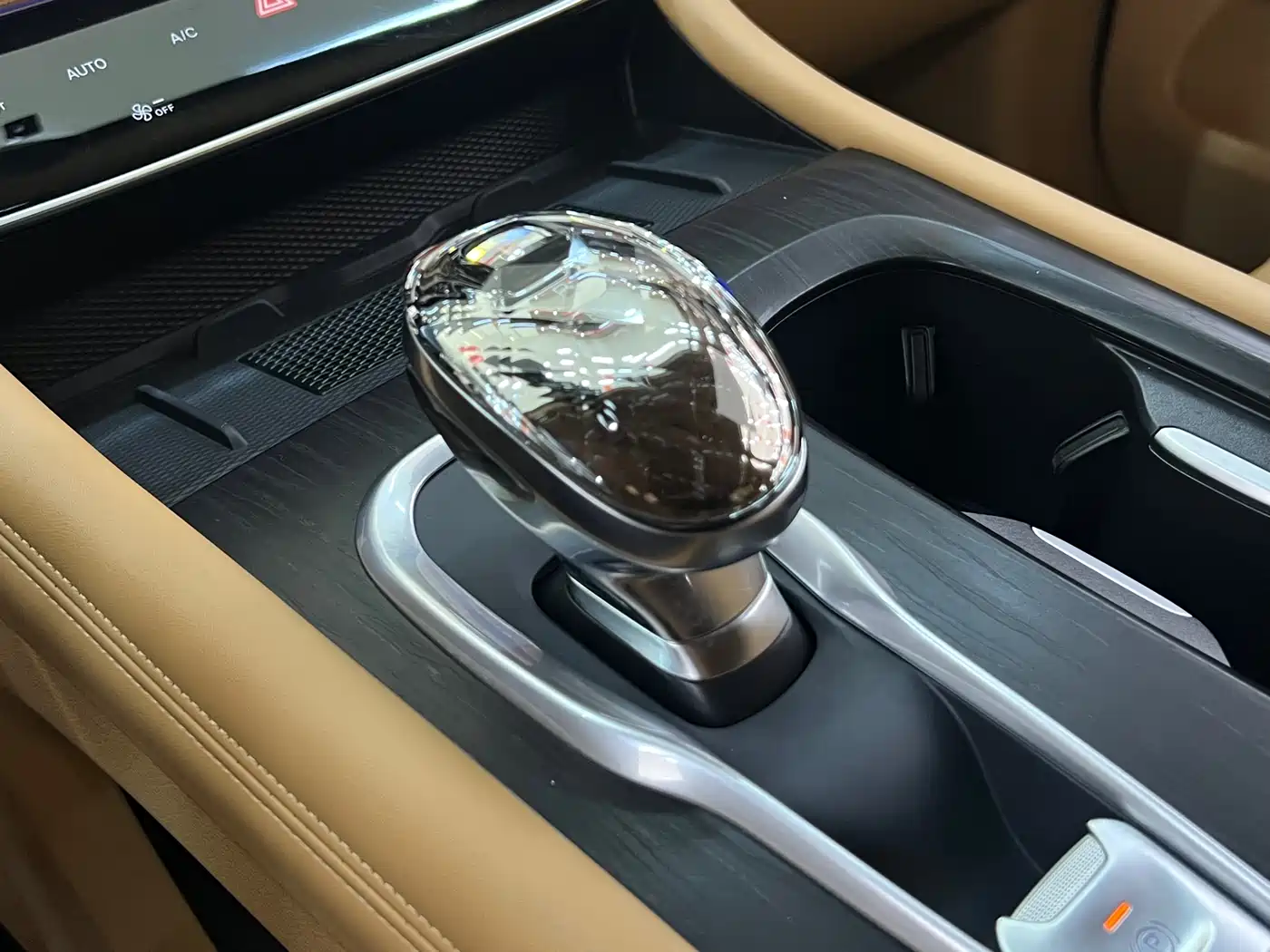 Voyah Auto Voyah Dreamer 2024 PHEV Extended Range Flagship Edition фото 10
