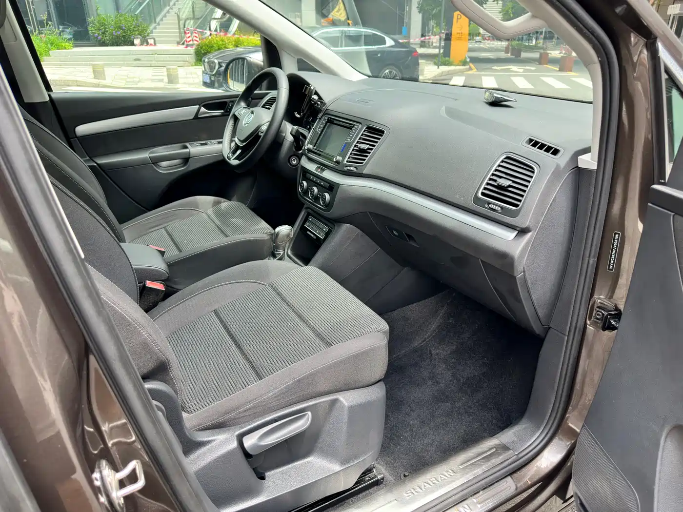 Volkswagen Sharan 2018 380TSI Comfort 7-Seater фото 11