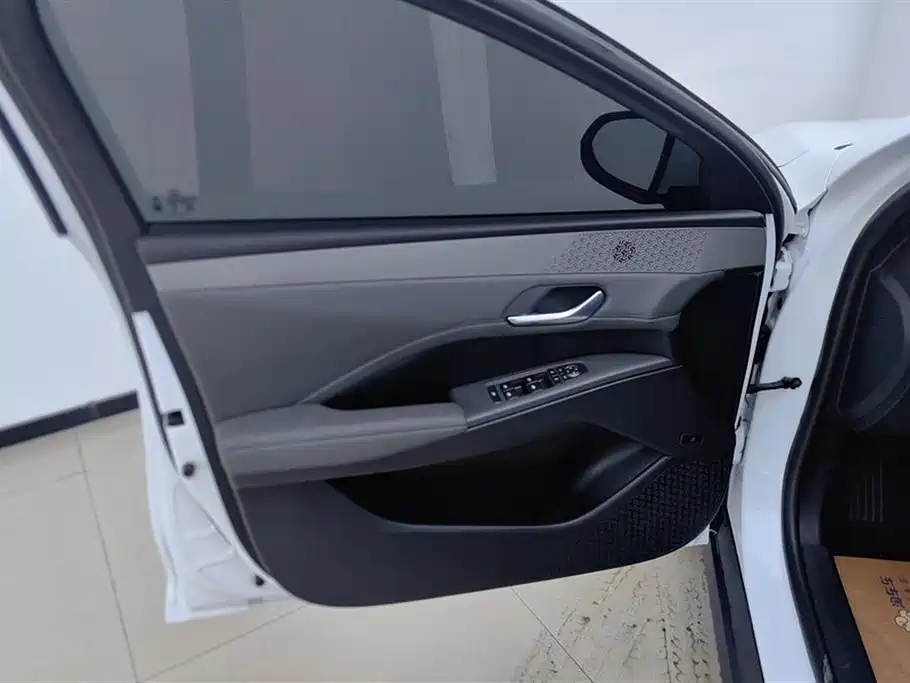 BYD Qin PLUS 2025 DM-i Smart Drive 55KM Leader фото 7