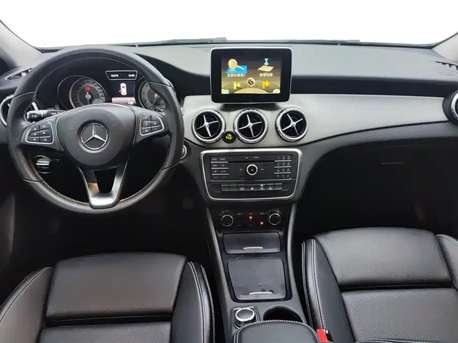 Mercedes-Benz GLA 2016 GLA 200 Dynamic фото 12