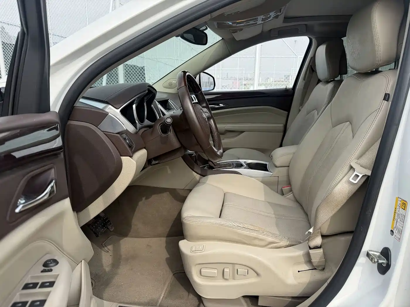 Photo 7 - Cadillac SRX