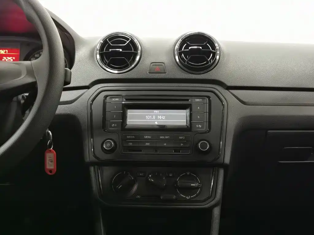 Photo 12 - Volkswagen Jetta