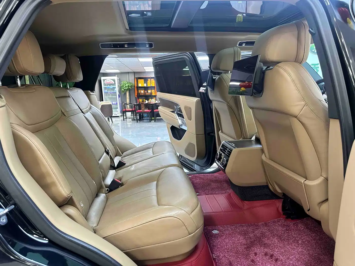 Land Rover Range Rover 2023 Facelift 3.0 L6 400PS Prosperity Extended Version фото 10