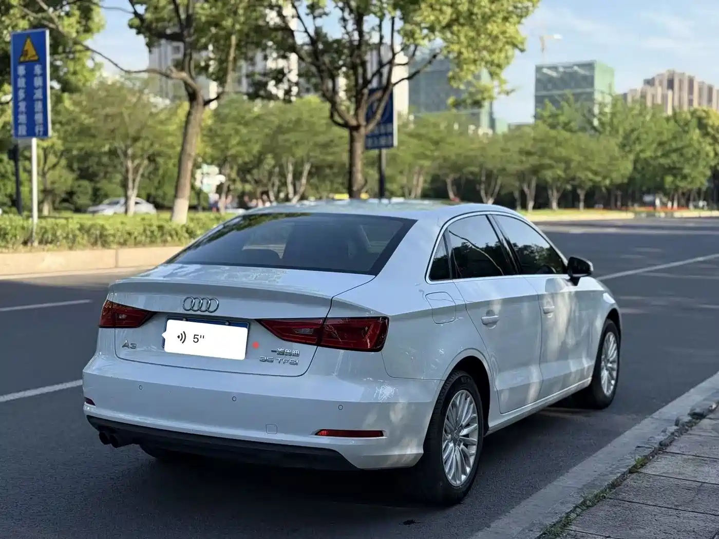 Audi A3 2016 Limousine 35 TFSI Leadership фото 4
