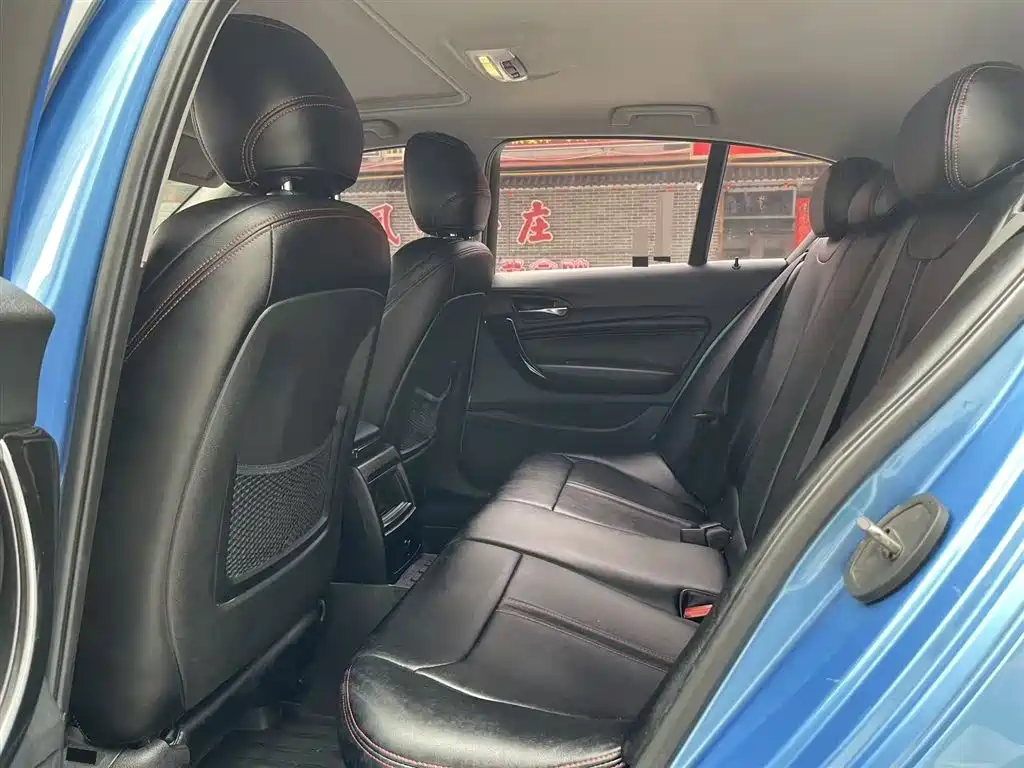 BMW 1 Series (Import) 2018 118i Sport Design Package фото 5