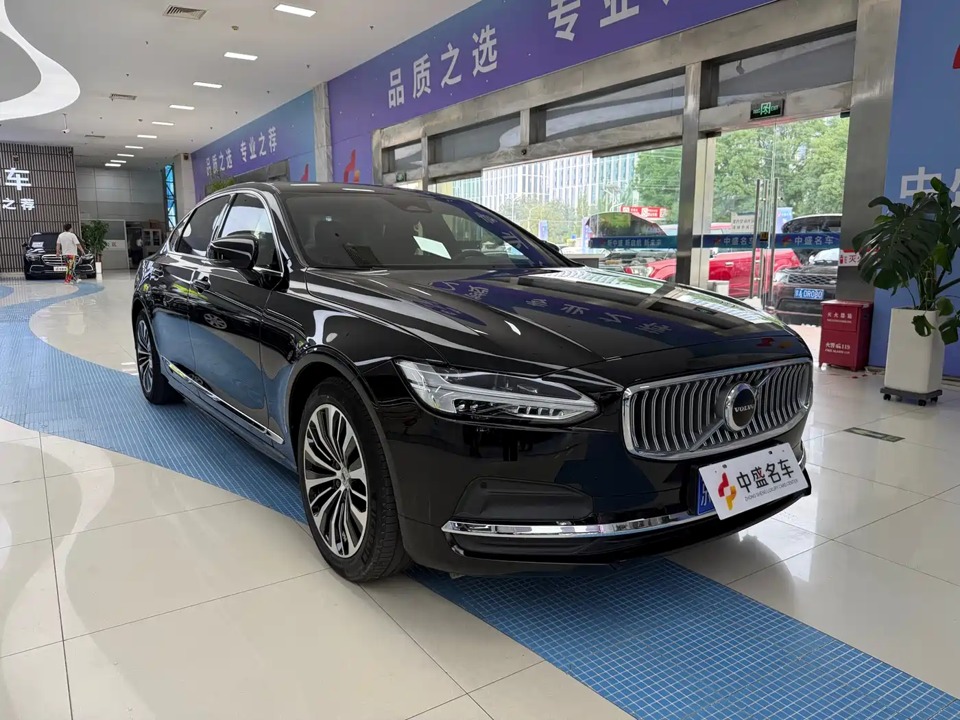 Фото 3 - Volvo S90