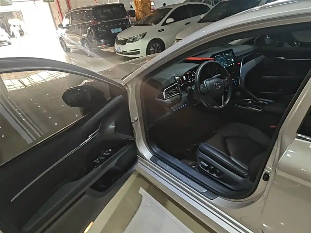 Toyota Camry 2021 2.5G Luxury Edition фото 16