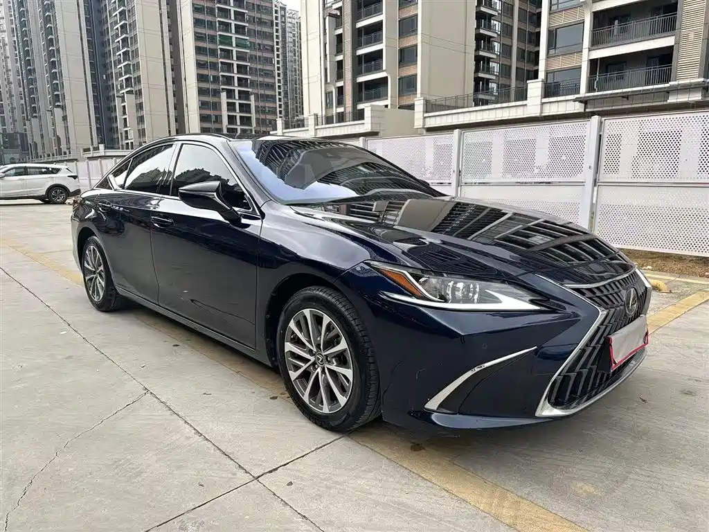 Lexus ES 2022 200 Excellence Edition фото 2