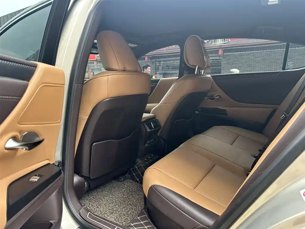 Lexus ES 2018 300h Excellence Edition China V фото 5