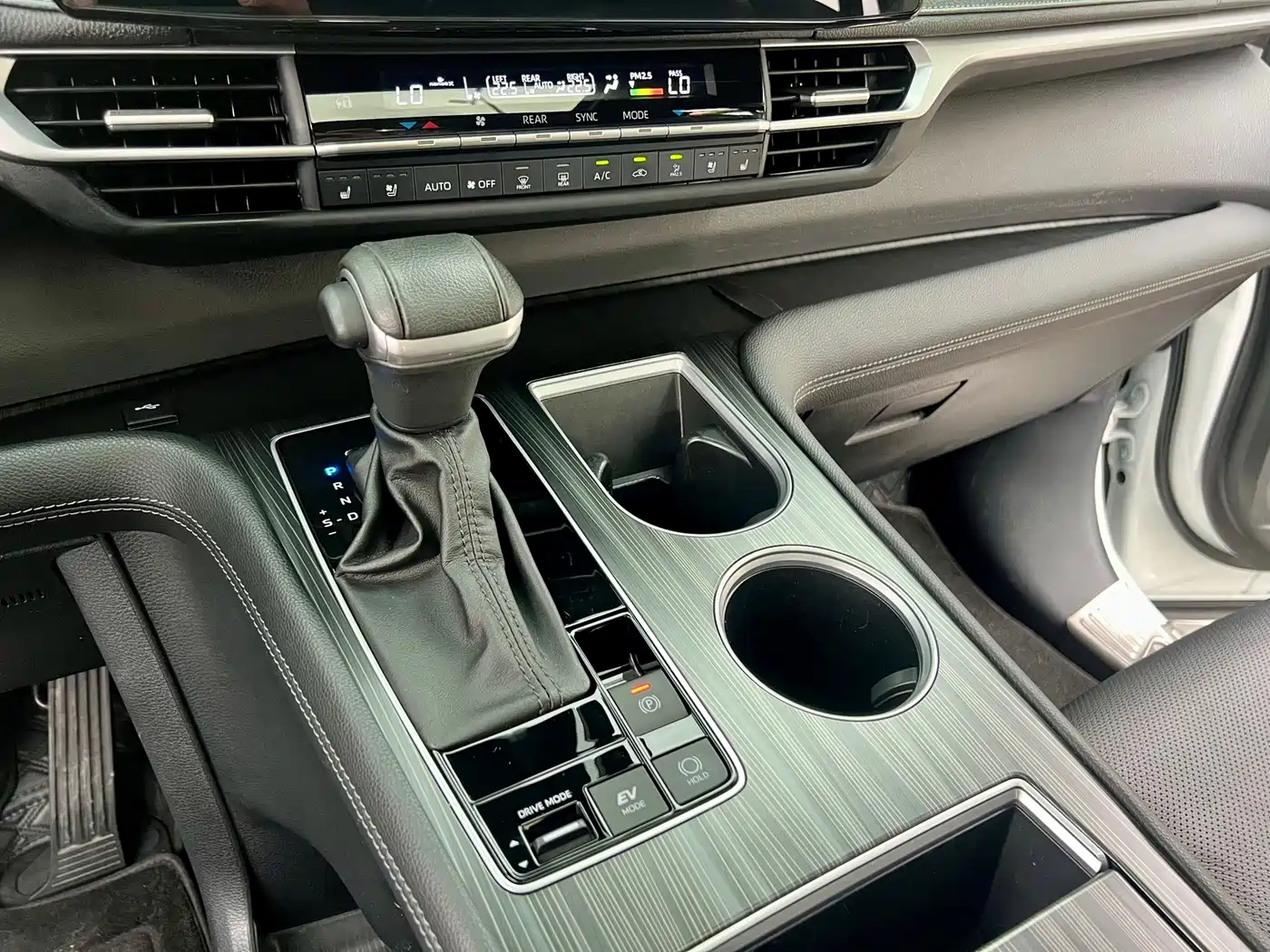 Toyota Sienna 2021 2.5L Hybrid Ultimate Edition фото 16