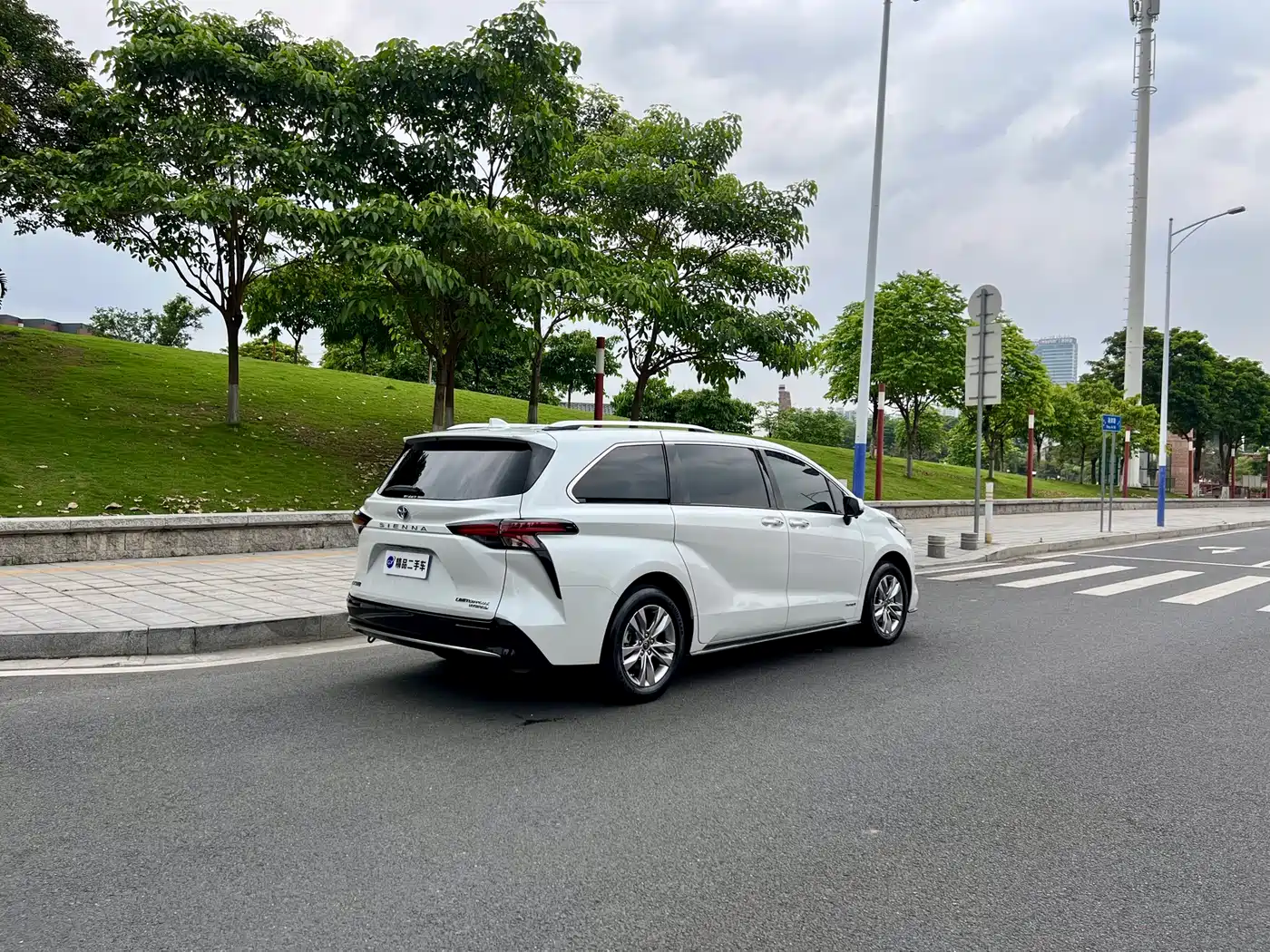 Toyota Sienna 2021 2.5L Hybrid Ultimate Edition фото 27