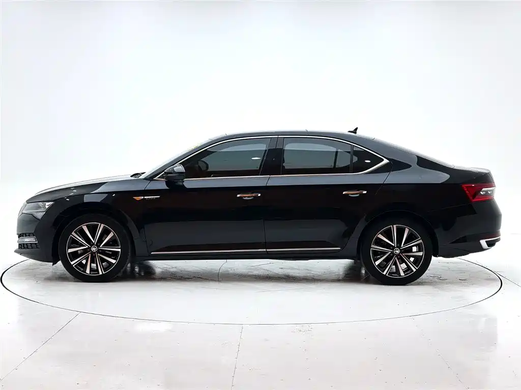 Škoda Superb 2023 TSI280 DSG Premium Edition фото 7