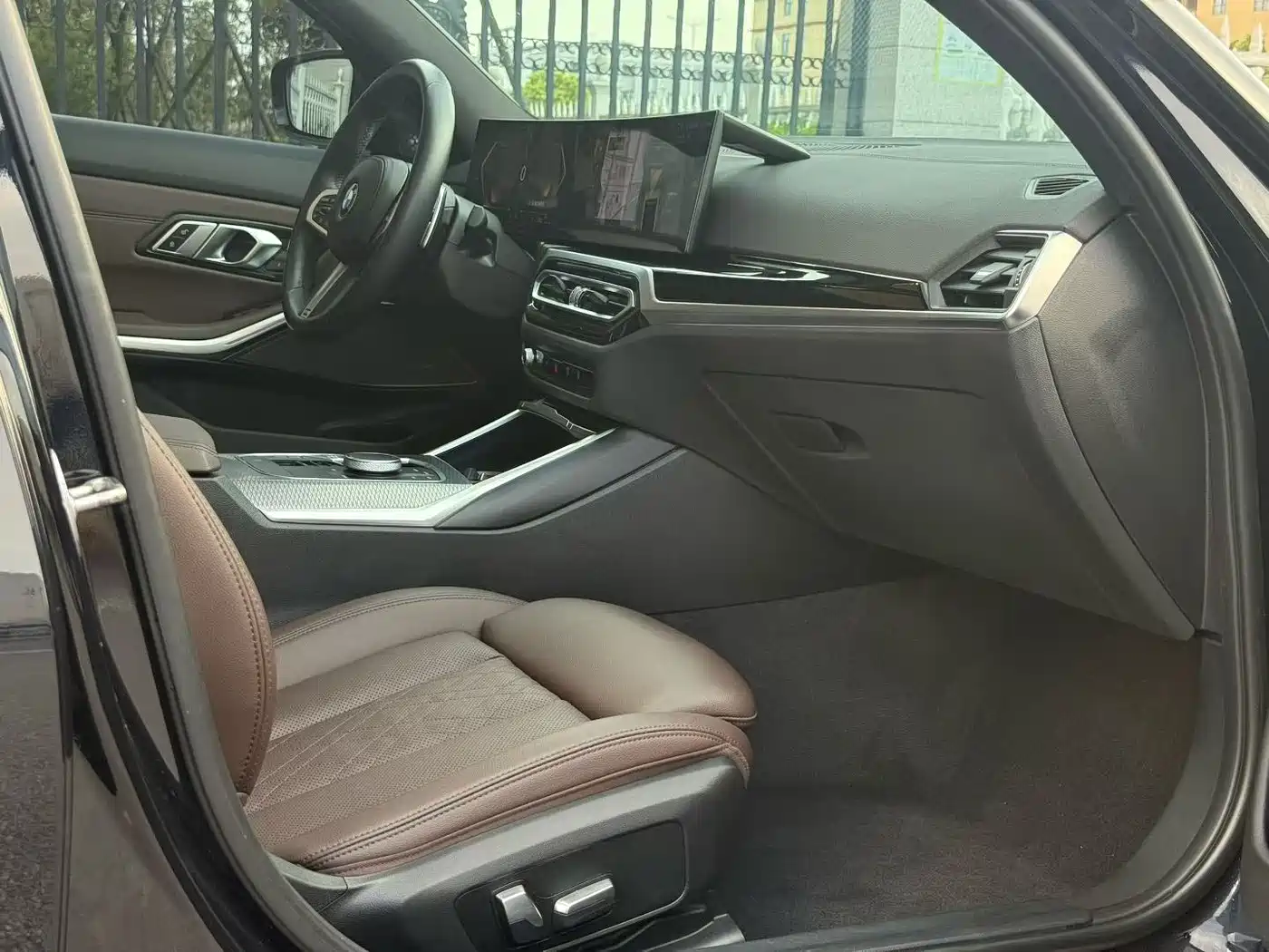 BMW 3 Series 2024 325Li M Sport Shadowline Package фото 7