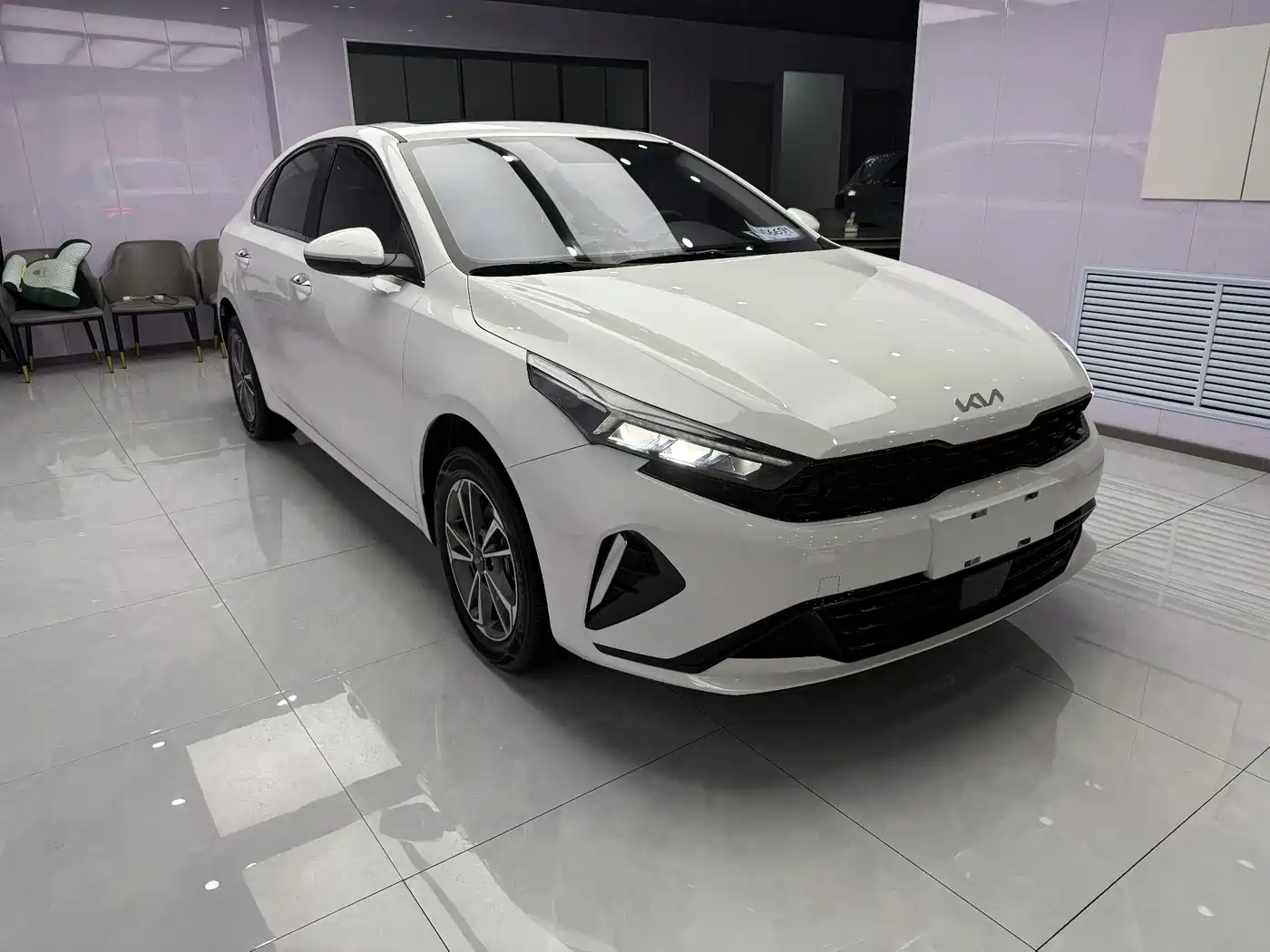 Kia K3 2023 Model 1.5L CVT Luxury Edition фото 5