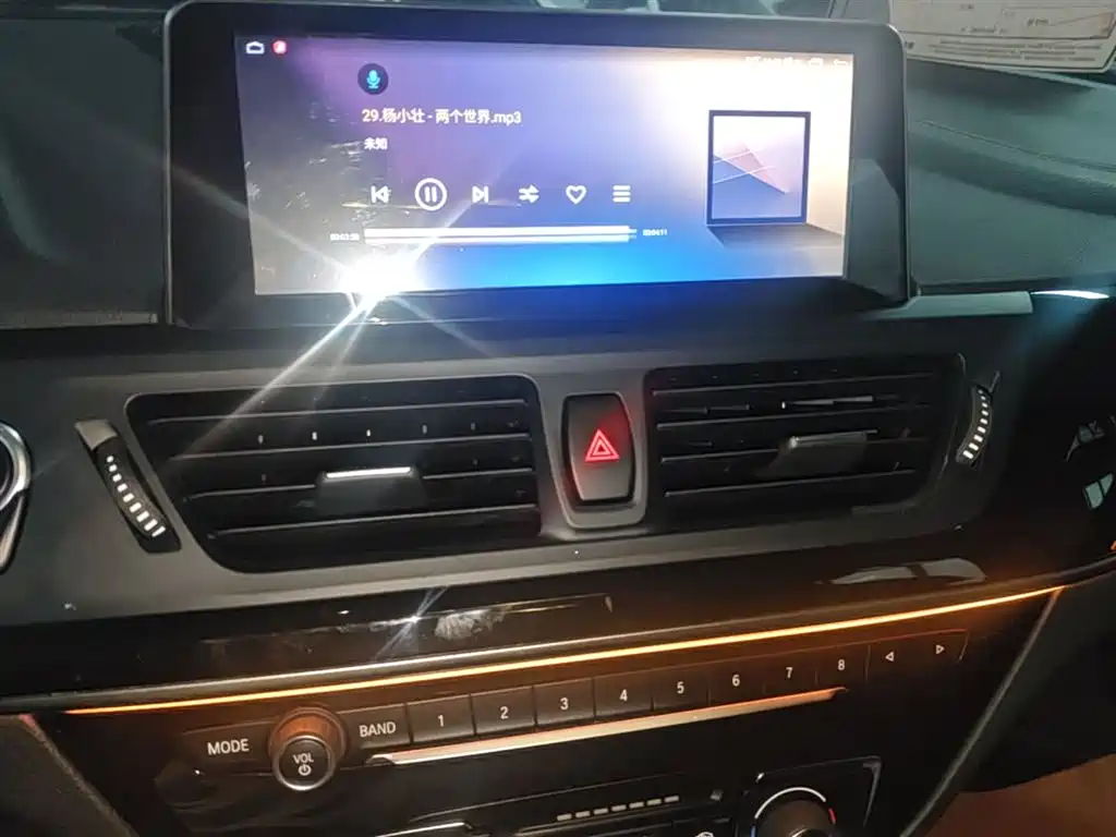 BMW 1 Series 2018 118i Sport Edition фото 13