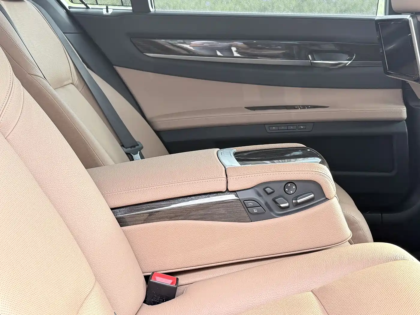 BMW 7 Series 2013 Model 730Li Luxury фото 17