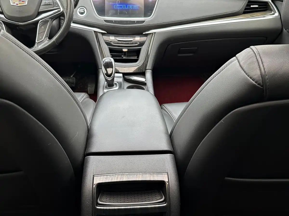 Cadillac XT5 2016 28T AWD Technology Model фото 10