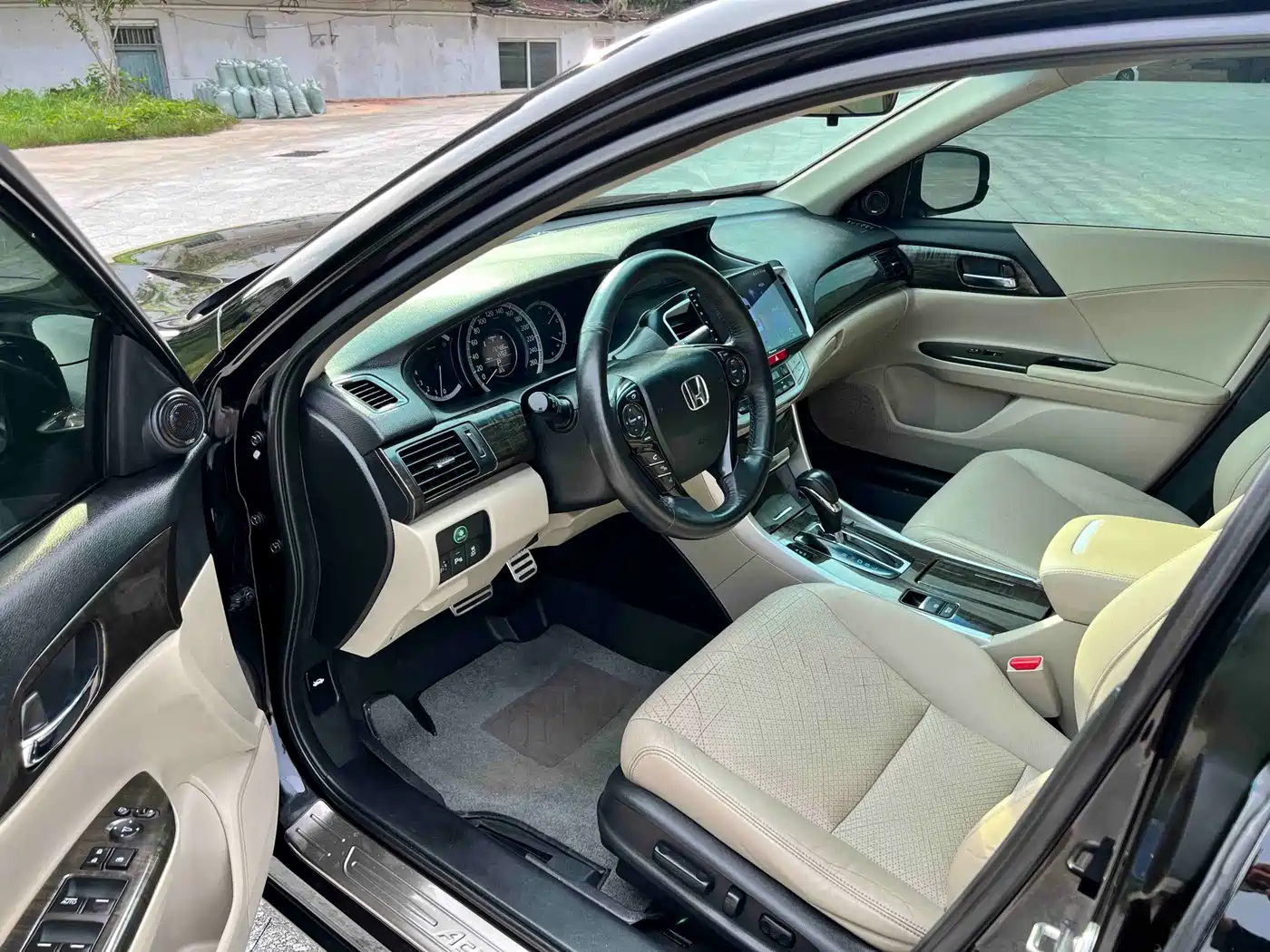 Фото 4 - Honda Accord