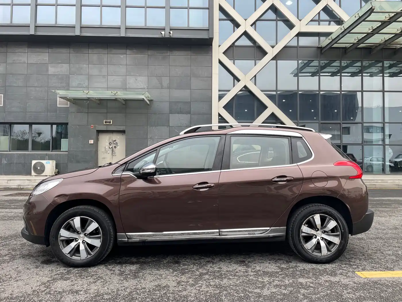Peugeot 2008 2014 1.6L Automatic Navigation Edition фото 5