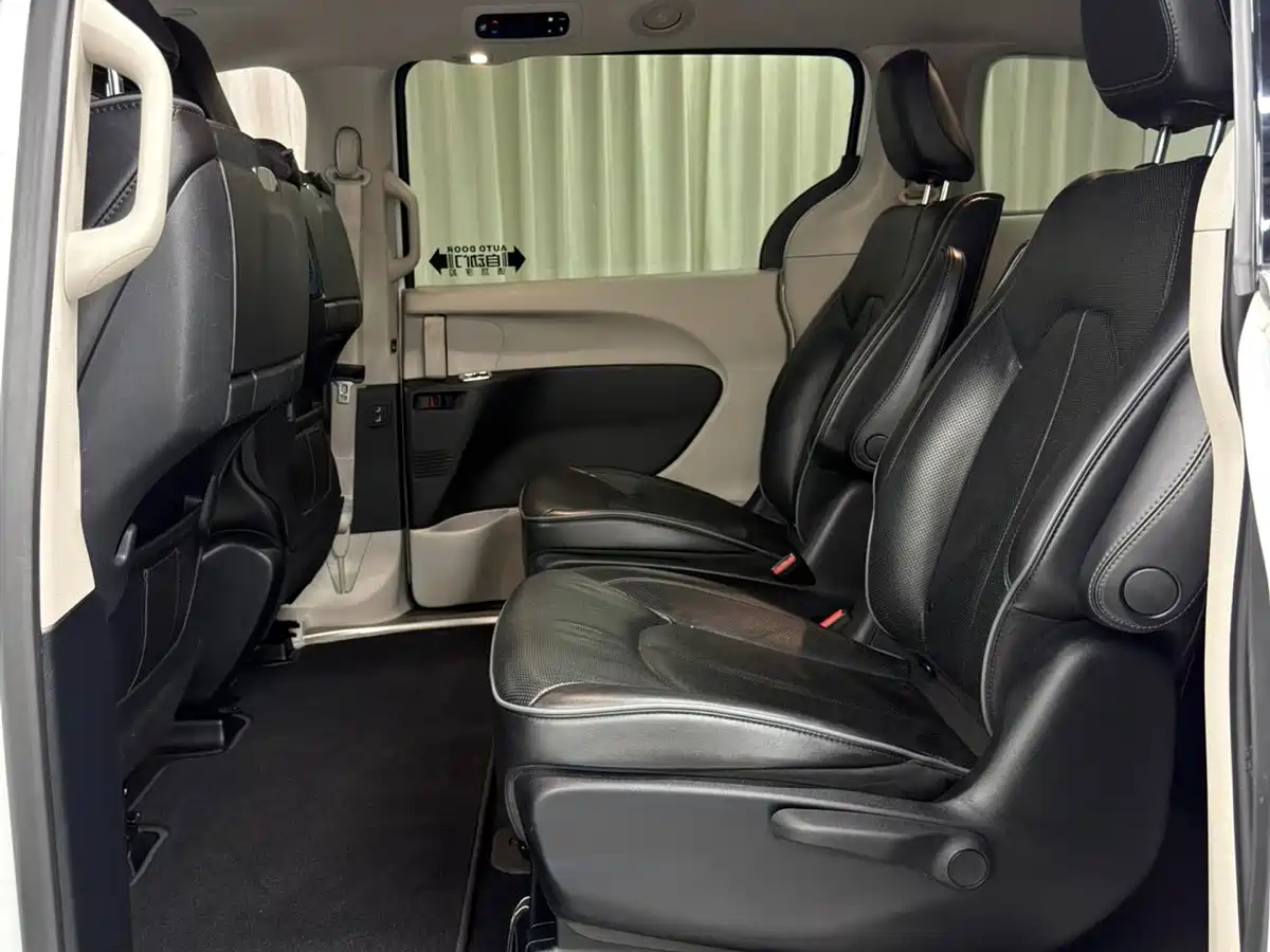 Фото 5 - Chrysler Pacifica PHEV