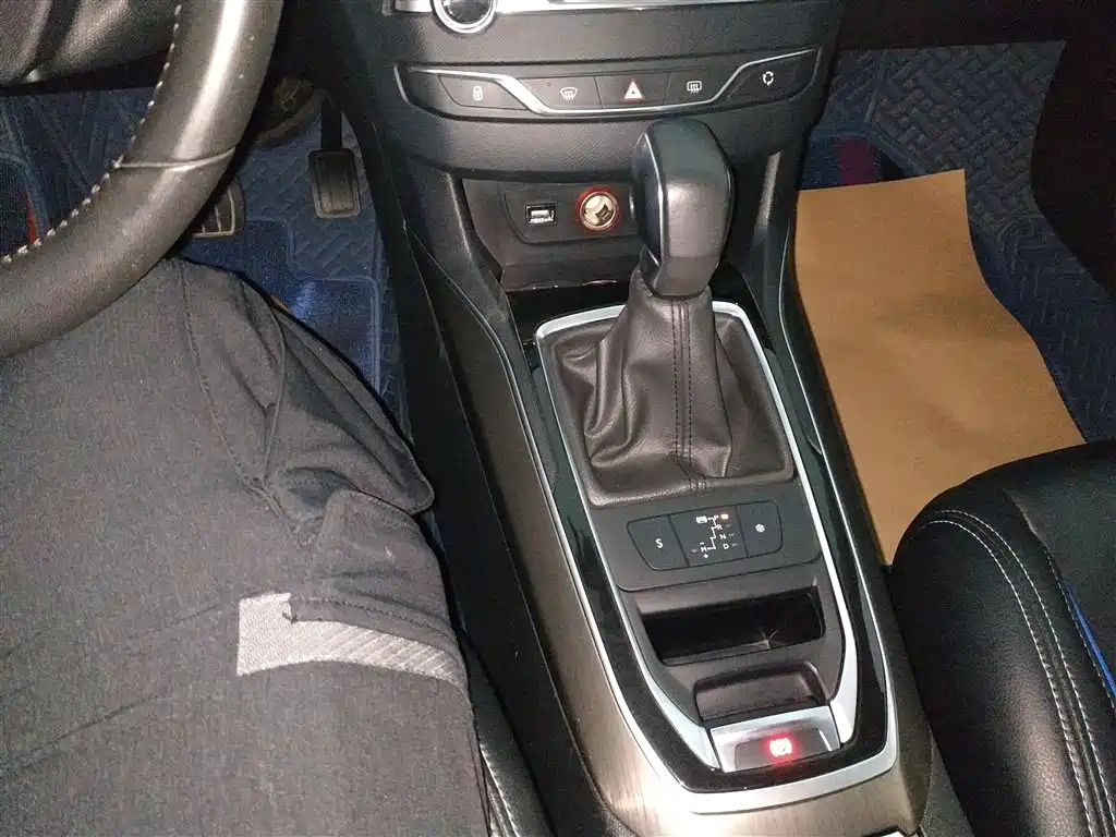 Peugeot 408 2015 Model 1.2T Automatic Luxury Edition фото 14