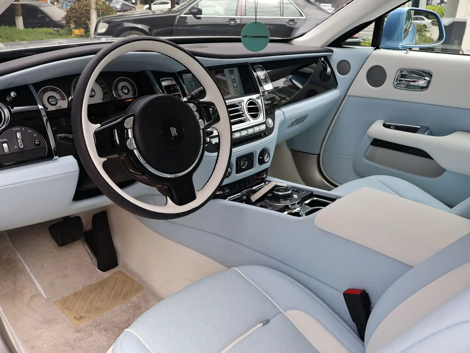 Фото 5 - Rolls-Royce Wraith