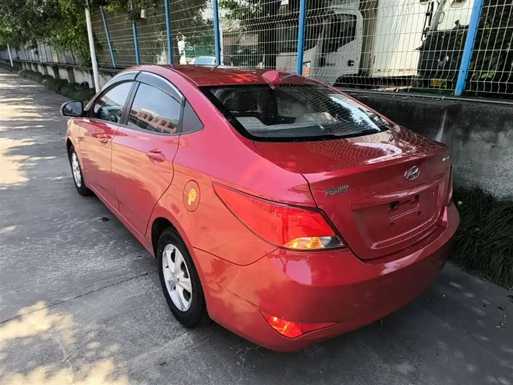 Hyundai Verna 2014 1.4L Automatic Smart GLS фото 5