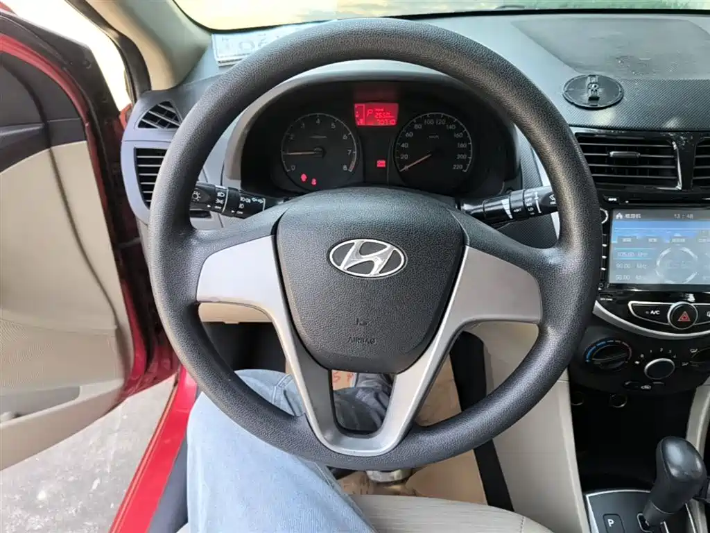 Hyundai Verna 2014 1.4L Automatic Smart GLS фото 11